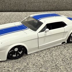 JADA 1965 Ford Mustang GT White with Blue Stripe 1/24 Diecast 90543 Pre-Owned