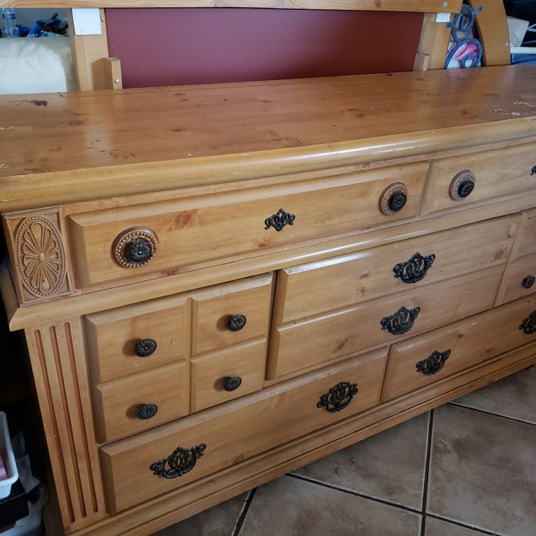 Dresser With Mirror
