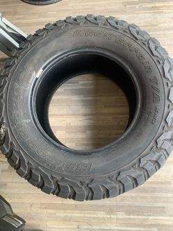 BFGoodrich Mud-Terrain T/A KM3 Tire 35x12.50R17