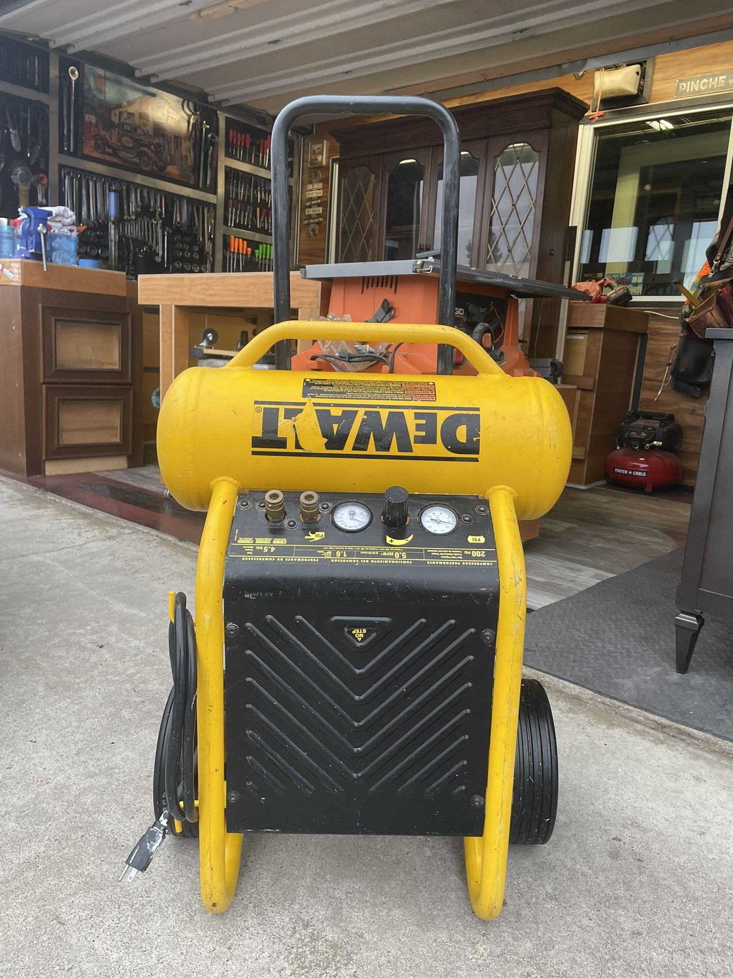 Dewalt 4.5 Gallon Portable Electric Air Compressor!!!