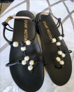 Stuart Weitzman
Stuart Weitzman Pearl Knot Sandal