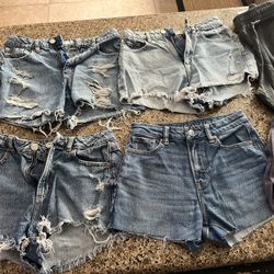12 Pieces Of Women’s/Girl’s Clothing - Size 25 : Garage, PAC Sun, Nike 