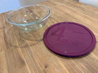 Pyrex 4 Quart Glass Mixing Bowl with Lid