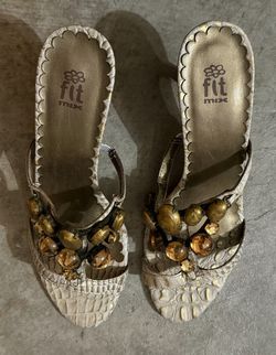 Cute, warm toned sandal heels (leather; size 6)