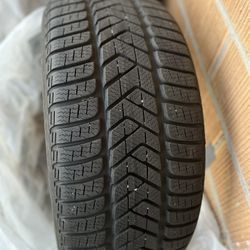 Pirelli Winter Sotto Zero  255/40 R19  4 Tires