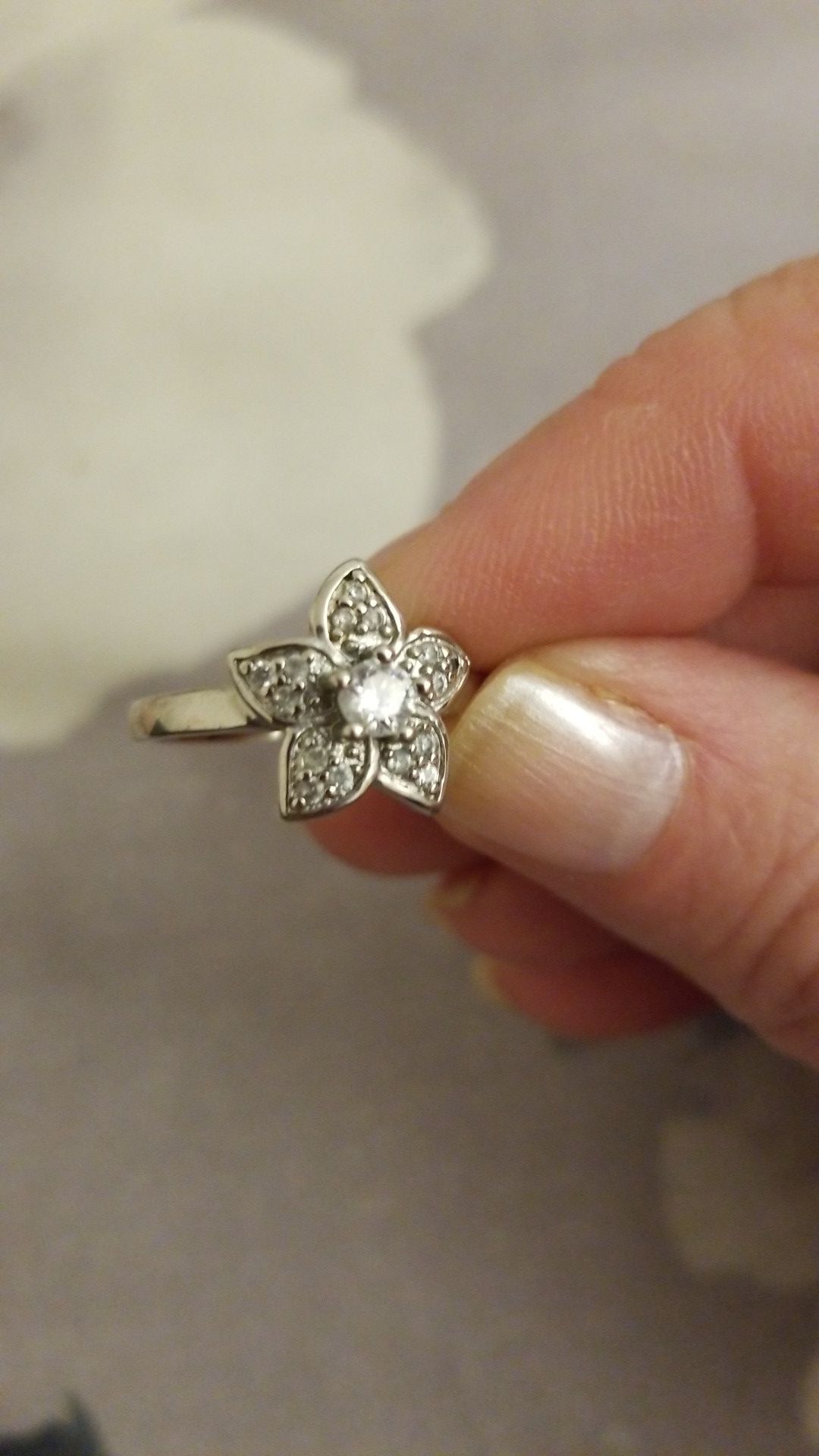 Ladies flower sterling silver ring 925, New $8plus shipping.