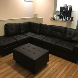 BRAND NEW REVERSIBLE SECTIONAL SOFA WITH OTTOMAN 
