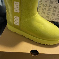 Women’s Uggs Size 9