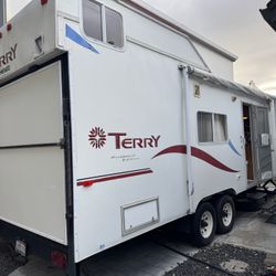 2001 Terry RV 26”