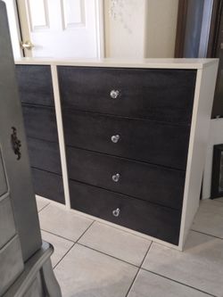 4 DRAWER CHEST OF DRAWERS( 2 AVAILABLE)