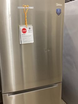 Midea 30 in 18.7 cu.ft. Garage Ready Bottom-Freezer Refrigerator New Scratch and Dent