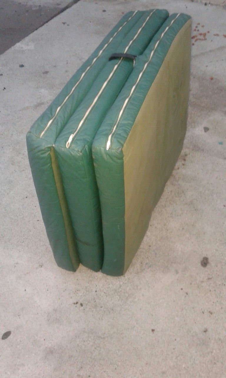 Folding mat