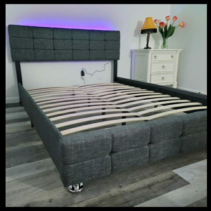 NEW IN BOX FULL UPHOLSTERED BED FRAME PLATFORM 😊 MATTRESS SOLD SEPARATELY
