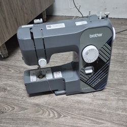 17 Stitch Sewing Machine 