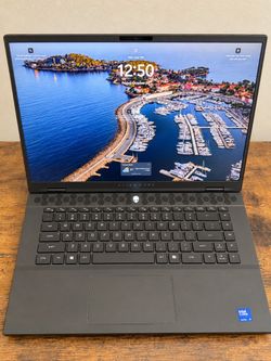 Alienware m16 R2 Gaming Laptop | RTX 4070 | Ultra 9 | 32GB RAM