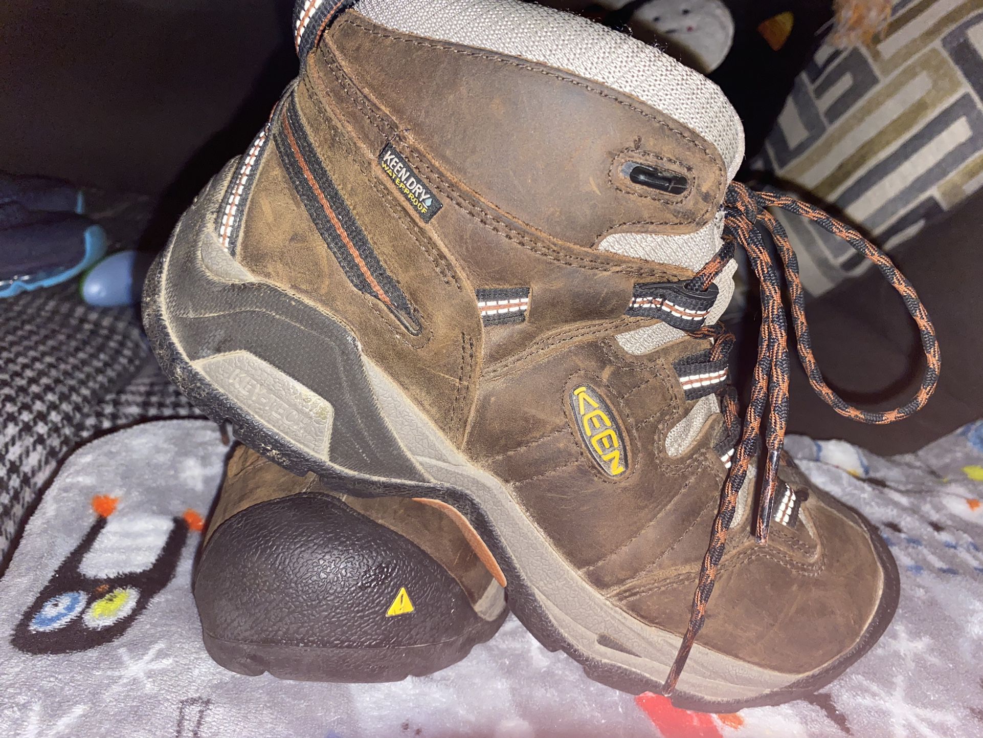 REDUCED! - Keen Hiking Boot - Size 8.5