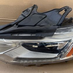 2020 Chevrolet Traverse Left headlight xenon