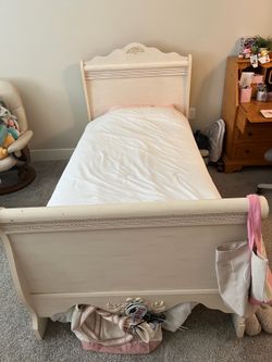 Two twin beds with one year old mattresses