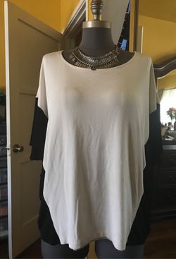 Travelers chico’s white black stretch short sleeve size 2 (12-14)