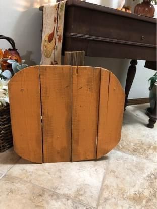 Rustic wood pumpkin decor