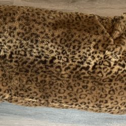 Cheetah pregnancy pillow,if it’s posted it’s available. Only msg when ready to pick