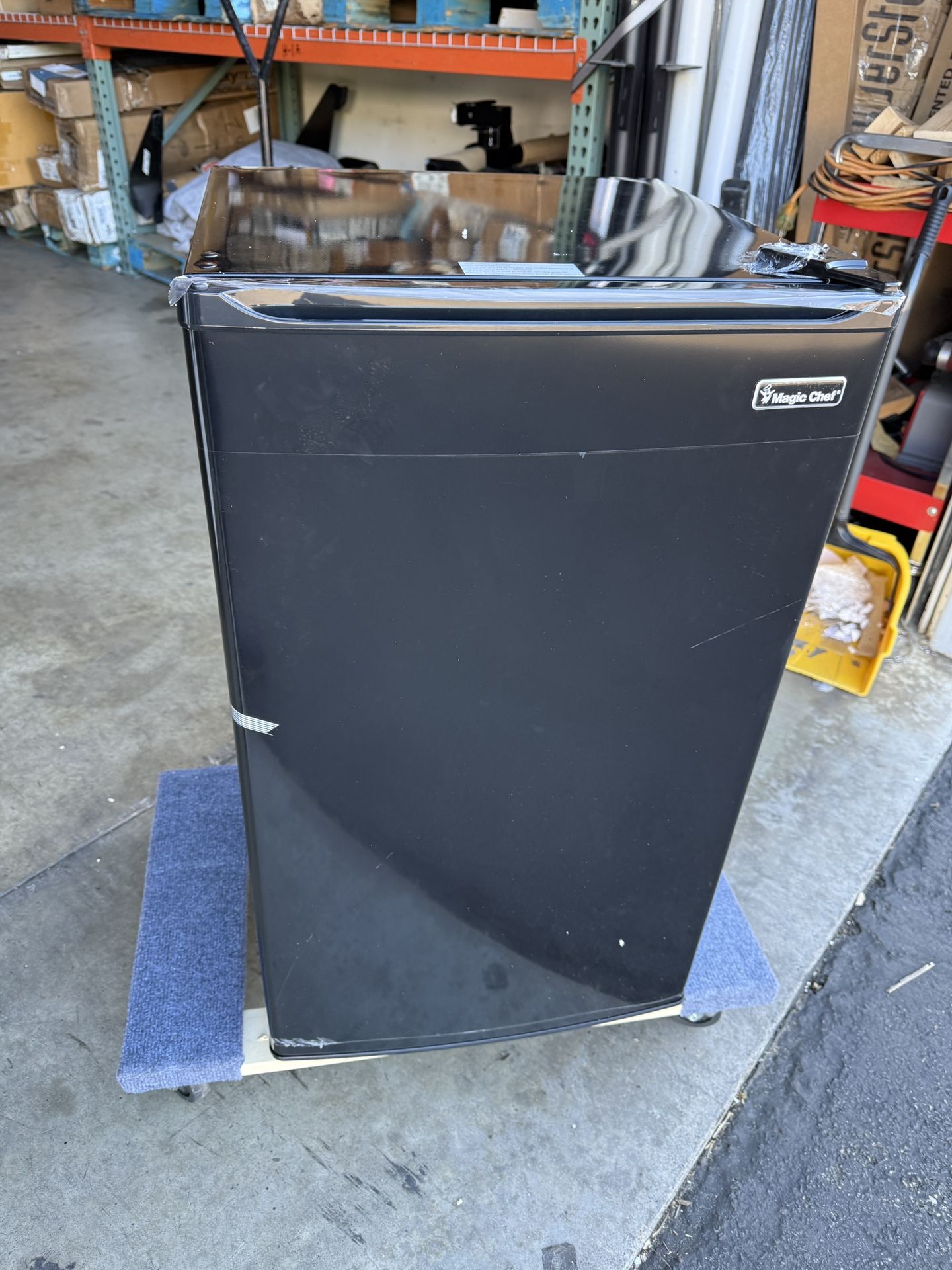 Magic Chef MCBR350B2 3.5 Cubic-Foot Mini Refrigerator (Black)