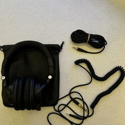 Audio-Technica ATH-M50x Closed-back Studio Monitoring Headphones
