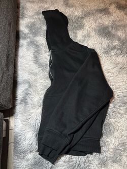 black zip up sweater