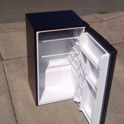 Nice Mini fridge