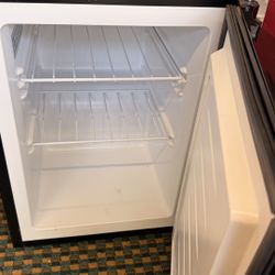 2.1 Cu.ft Compact Upright Freezer with Reversible Single Door,Removable Shelves Mini Freezer with Adjustable Thermostat for Home/Kitchen/Office (2.1 C