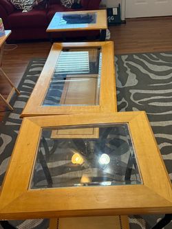 3 pc coffee table set. 1 coffee table and 2 end tables
