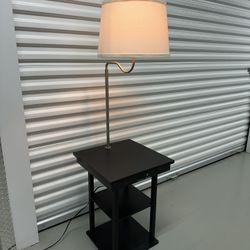 Square End Table w/ Lamp - AC Power Outlet & 2 USB Outlets