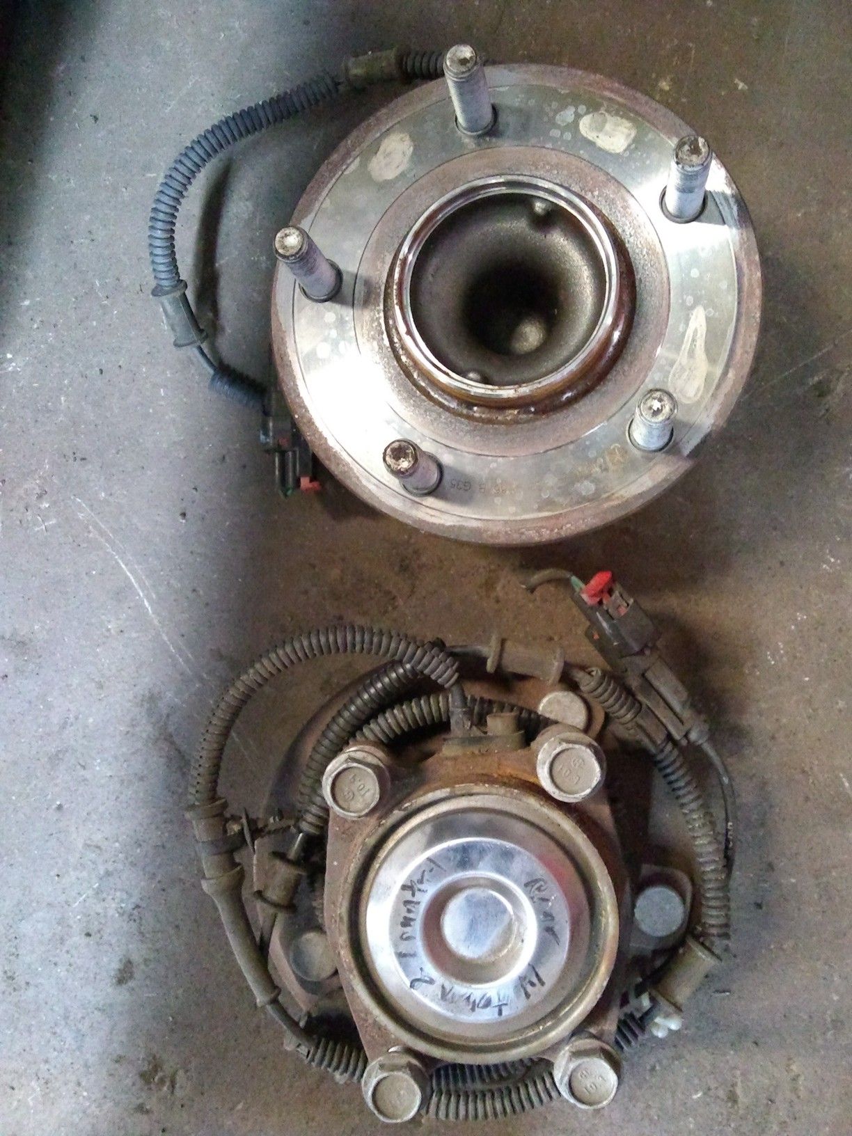 Caravan or Town & Country rear wheel hub bearing