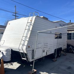 Toyhauler,  Forest River,  Year 2000 , 20 Feet 