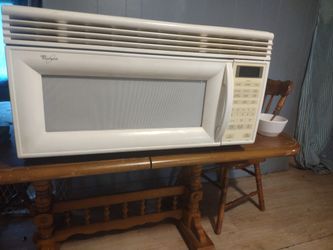 Hanging Microwave With A Vent