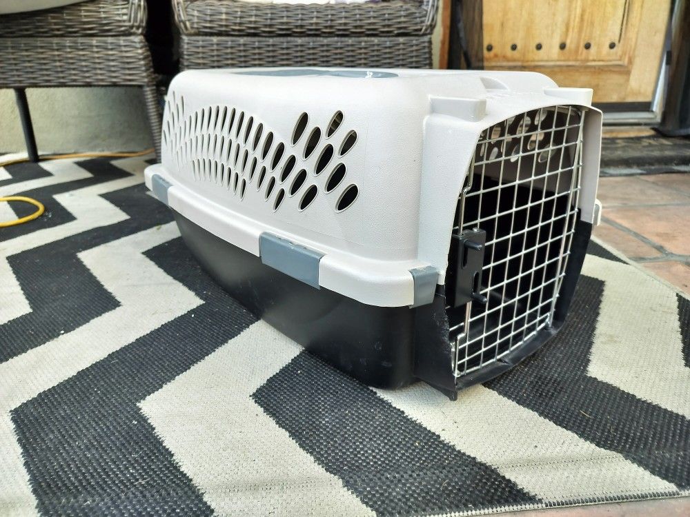 Petmate Pet Taxi X-Small Dog/Cat Carrier Kennel - White/Gray
