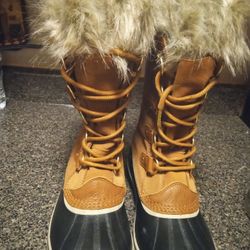 SOREL  Joan of Arctic™ insulated Waterproof wms size 11
 Brand New only wore one time -- too big for me
