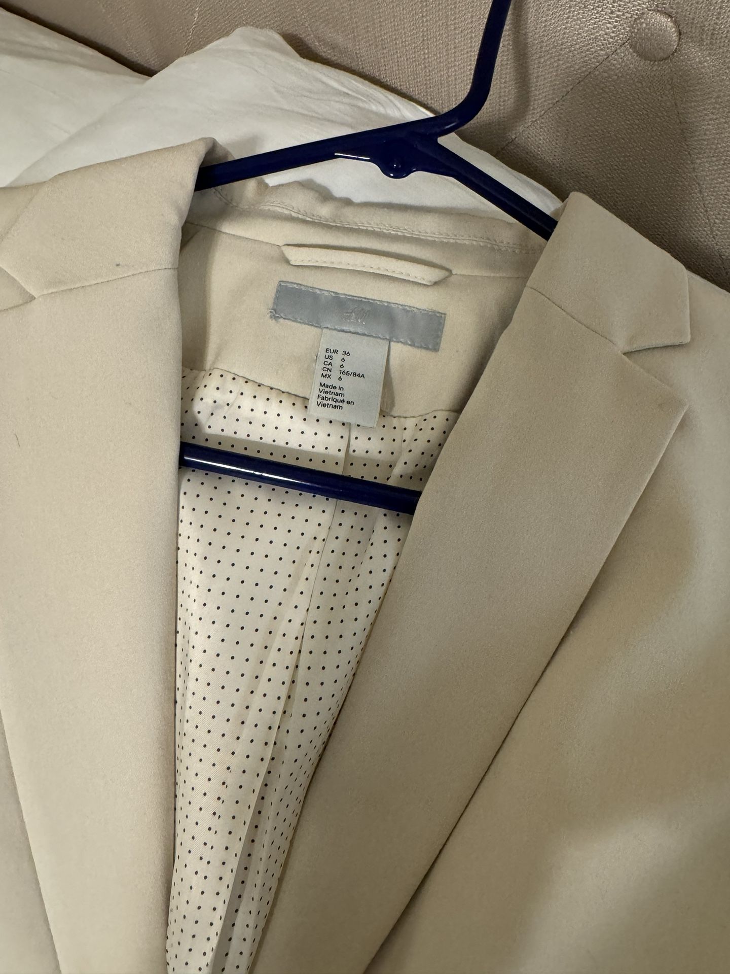 Beige women’s jacket, brand new size medium