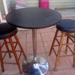 Nice Table With Bar Stools