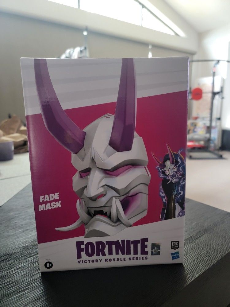 Fortnite Victory Royale Series Fade Mask