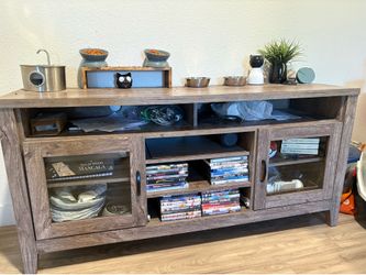 Tv console /entertainment center