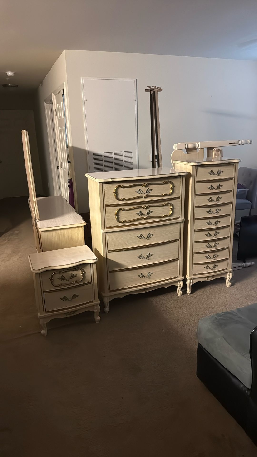 1969 Vintage French Provincial Bedroom Set