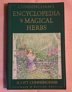 Cunnigham’s Encyclopedia of Magical Herbs Llewellyn’s Sourcebook Series book