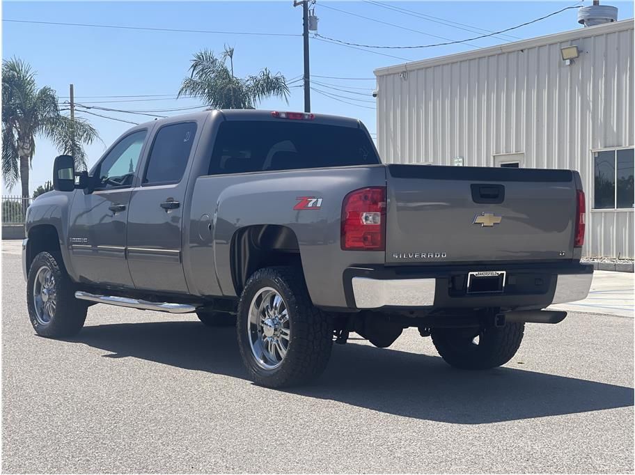 2009 Chevrolet Silverado 2500 HD Crew Cab for Sale in Bakersfield, CA