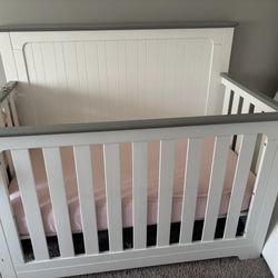 Baby Change Table/Crib/Bassinets combo 