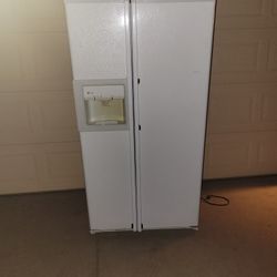 GE Refrigerator Fridge Side By Side