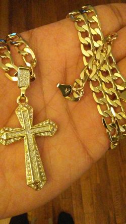 14k Gold Plated Cuban Link (30 inches) w Cross Pendant