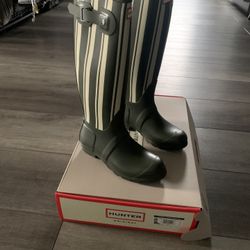 Hunter boots olive green with white stripes (New in box)