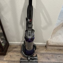 Dyson DC25 Ball Bagless Vacuum 