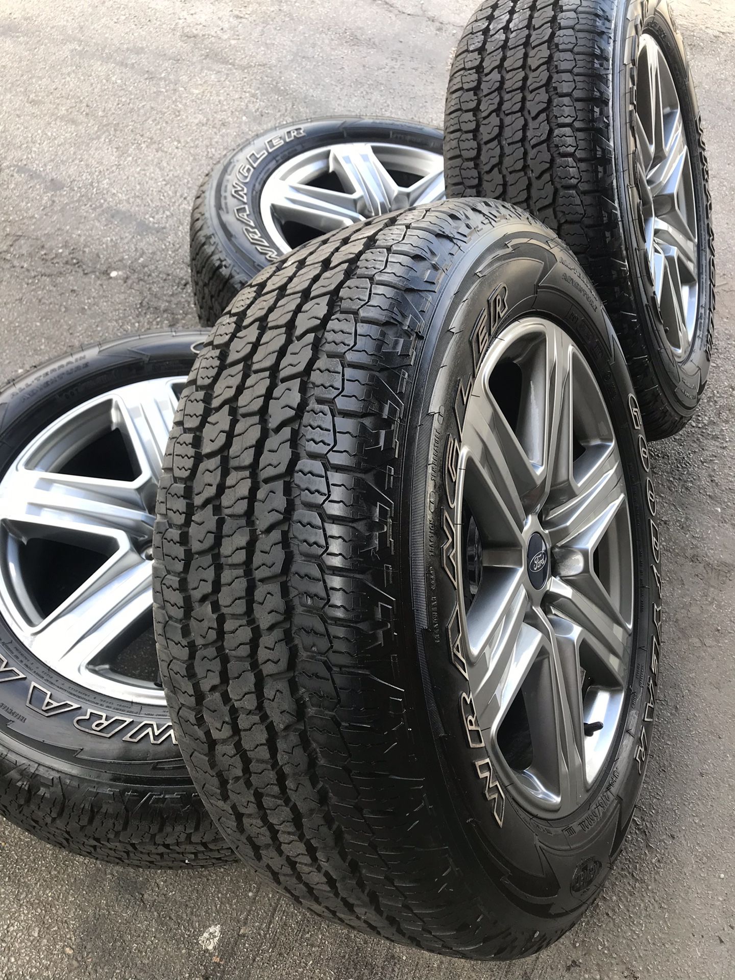 Brand new take offs ford f150 20 inch platinum wheels and Goodyear all